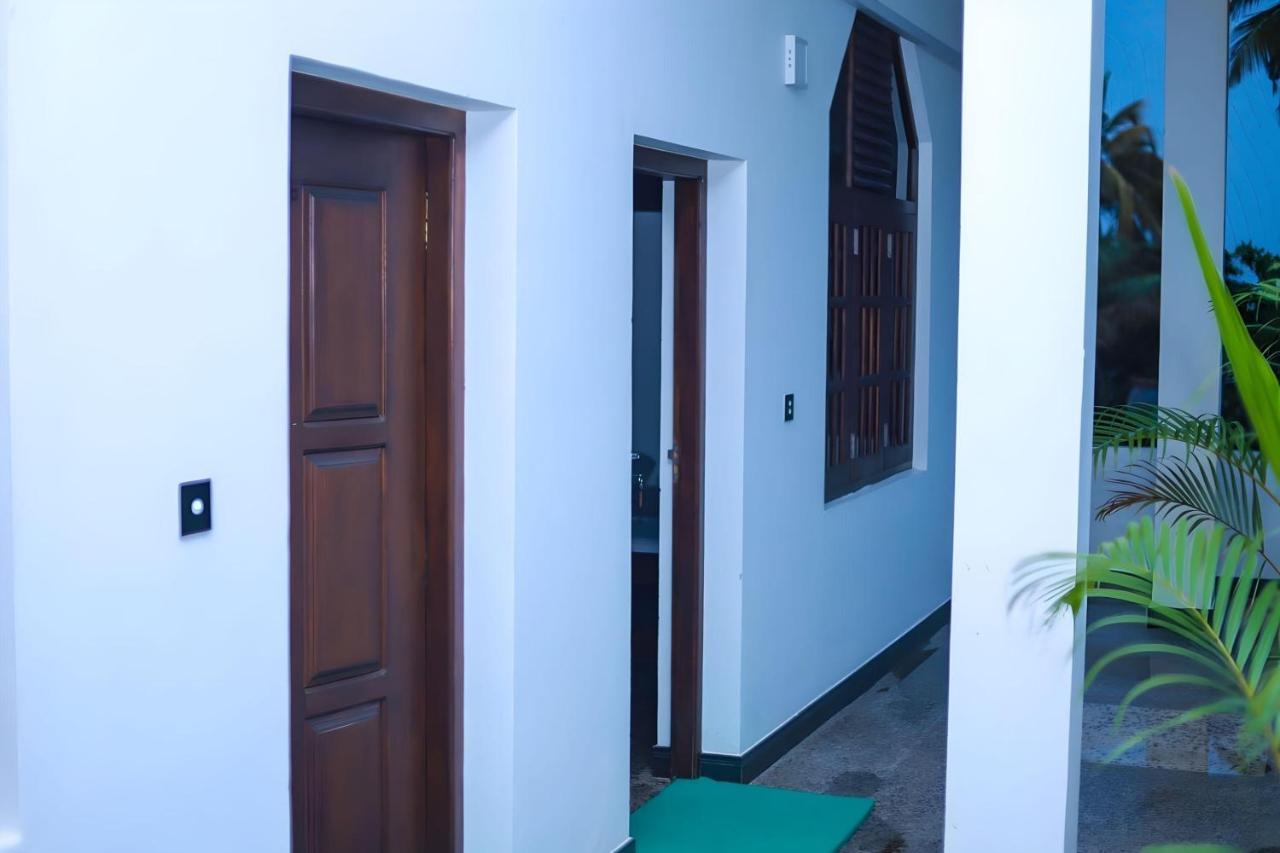 ホテル Royal Hub Kudapaduwa エクステリア 写真